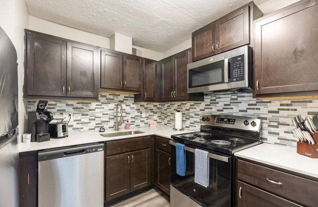 Landing at Lake Castleton - 2 Bedrooms in I 69/Fall Creek