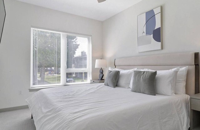 Landing at Midtown 64 - 2 Bedrooms in Downtown Kent