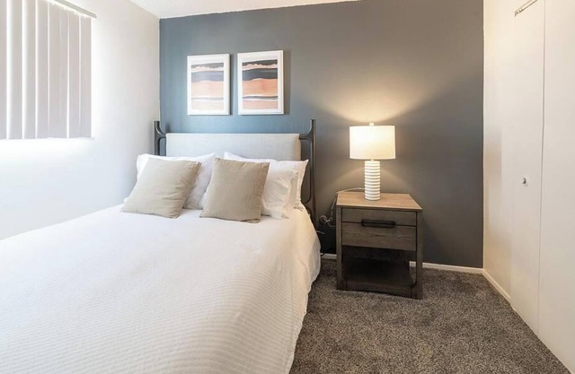Landing at Mountain Vista Apartments - 3 Bedrooms in Panorama Heights