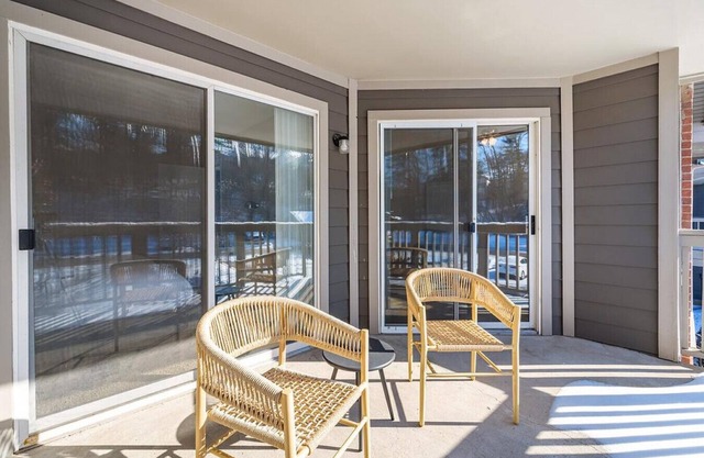 Landing at Reflection Cove Apartments - 1 Bedroom in Town And Country
