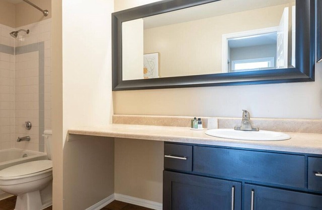 Landing at Reflection Cove Apartments - 2 Bedrooms in Town And Country