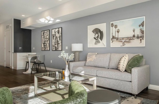 Landing at Seascape Pointe - 3 Bedrooms in Home.