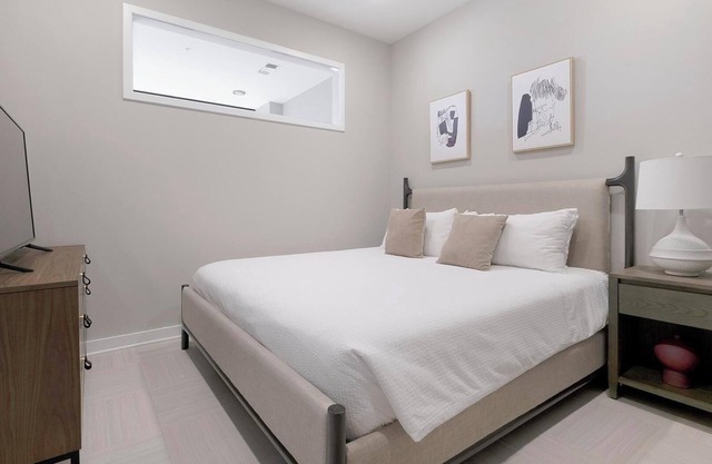 Landing at The 600 - 1 Bedroom in Fountain Heights