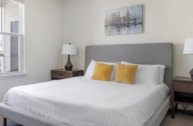 Landing at The Eddy at Riverview - 1 Bedroom in West End