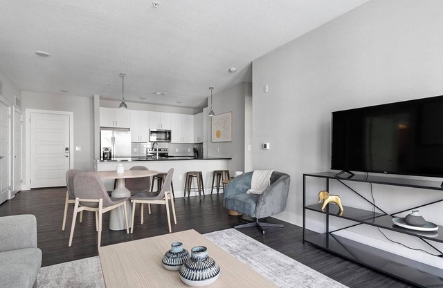Landing at The Exchange - 2 Bedrooms in San Marco