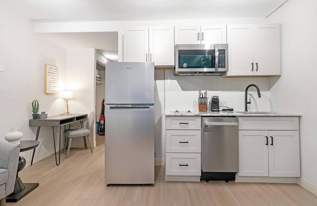 Landing at The Harrison - 1 Bedroom in Northeas.
