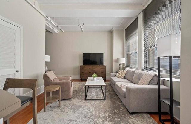 Landing at The Stahlman - 1 Bedroom in Downtown