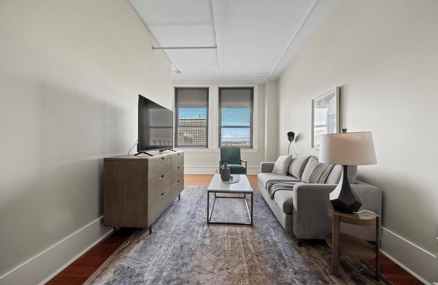 Landing at The Stahlman - 2 Bedrooms in Downtown