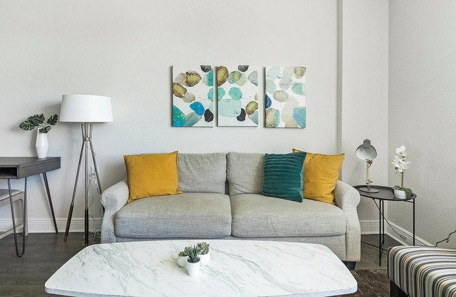 Landing at The Wayland - 1 Bedroom in Downtown .