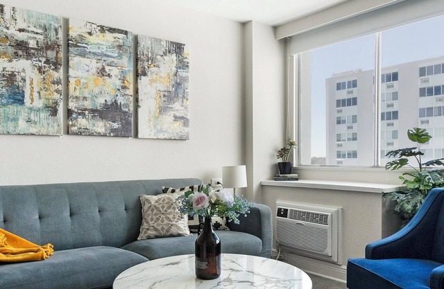 Landing at The Wayland - 1 Bedroom in Downtown .