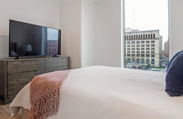 Landing | Beautiful 1BD, Clubhouse, Gym