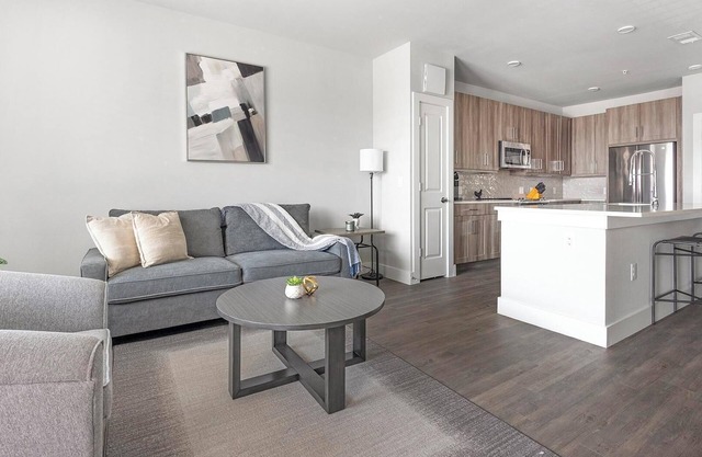 Landing at Bellrock Market Station - 1 Bedroom in Downtown Katy