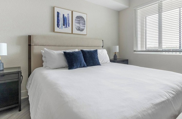 Landing | Beautiful 1BD, Clubhouse, Pool