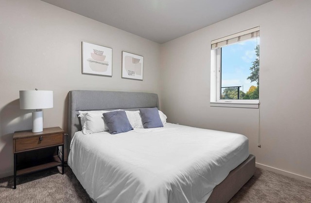 Landing | Beautiful 1BD, Gym, Pool