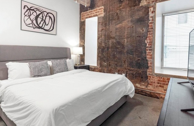 Landing | Beautiful 2BD, Gym, Courtyard