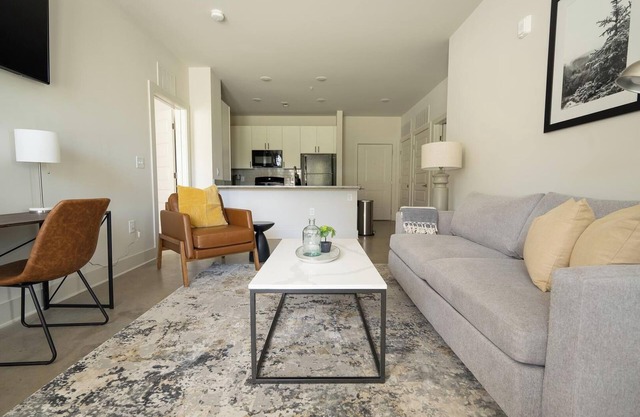Landing | Beautiful 2BD, Clubhouse, Pool