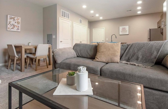 Landing | Beautiful 1BD, Gym, Pool