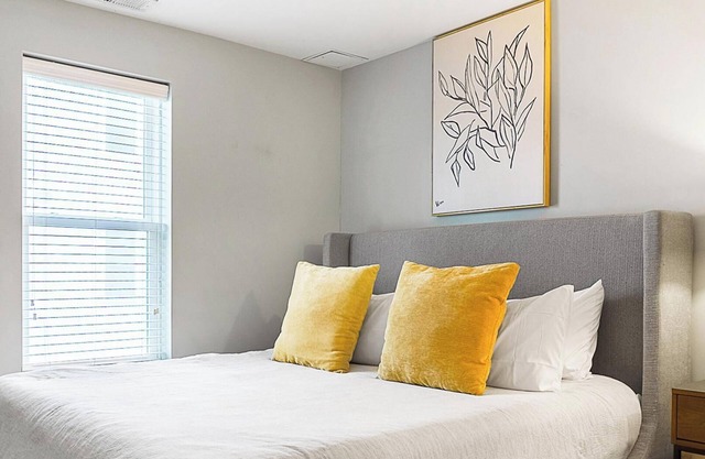 Landing | Beautiful 1BD, Rooftop Lounge, Gym