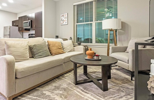 Landing | Chic 1BD, Gym, Pool