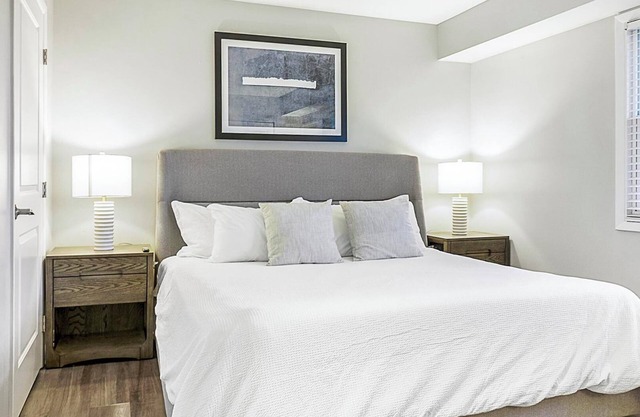 Landing | Chic 1BD, Gym, Courtyard