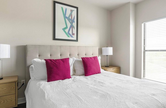 Landing | Chic 1BD, Gym, Pool