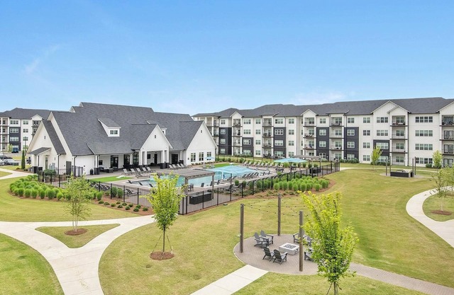 Landing | Chic 1BD, Pool, Yoga Studio
