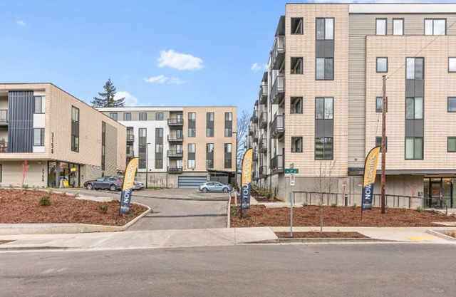 Landing at Marquam Heights - 2 Bedrooms in Southwest Portland