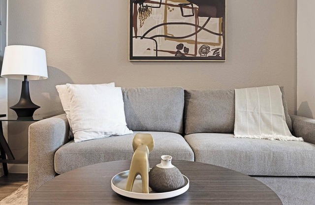 Landing | Chic Studio, Rooftop Lounge, Clubhouse
