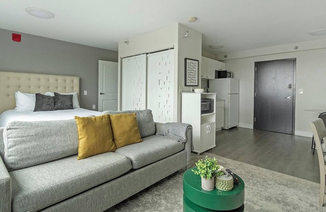 Landing | Incredible Studio, Clubhouse, Pool