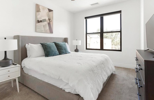 Landing at La Collina - 2 Bedrooms in University Circle