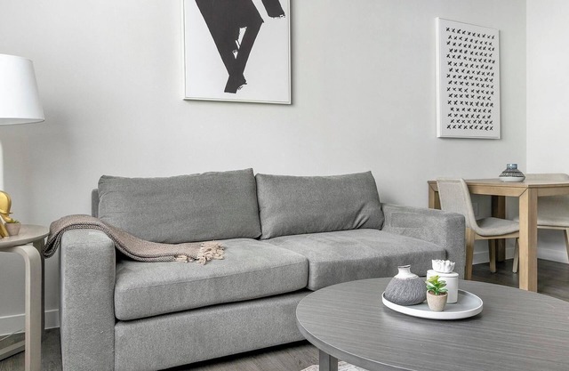 Landing | Modern 1BD, Gym, Pool