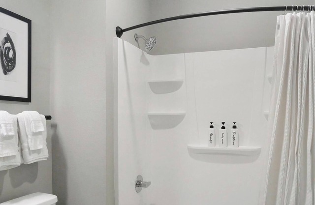 Landing | Modern 1BD, Pool, Gym