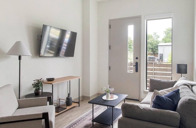 Landing at The Braxton - 1 Bedroom in Brentwood