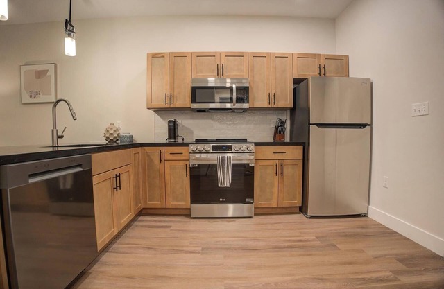 Landing | Modern 1BD, Rooftop Lounge, Gym
