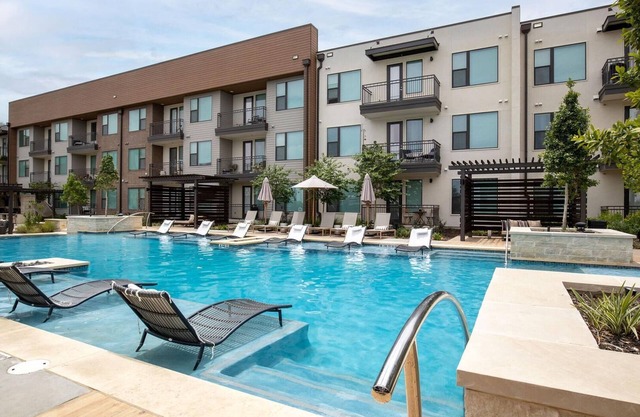 Landing | Modern 1BD, Pool, Gym