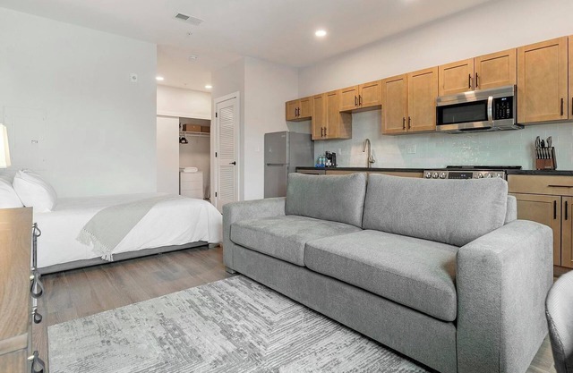 Landing | Modern Studio, Gym, Rooftop Lounge