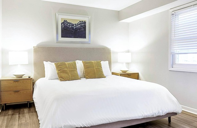 Landing | Spectacular 1BD, Pool, Gym
