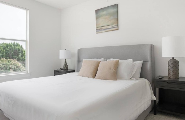 Landing | Spectacular 1BD, Courtyard, Gym