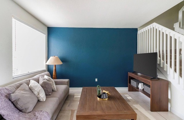 Landing | Spectacular 3BD, Pool