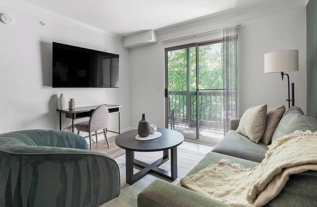 Landing at The Metropolitan - 1 Bedroom in Nashville