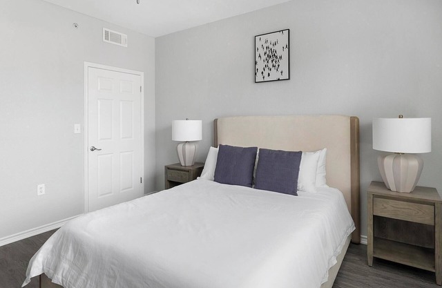 Landing | Stunning 2BD, Clubhouse, Gym