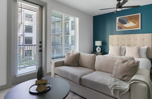 Landing | Stunning Studio, Pool, Courtyard