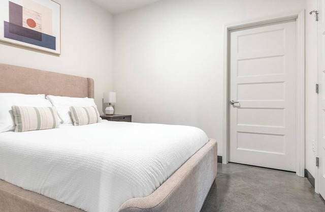 Landing | Stylish 1BD, Courtyard, Gym