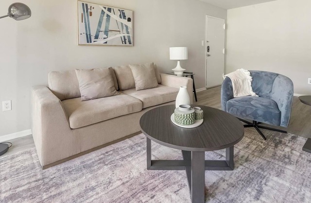 Landing | Stylish 2BD, Gym, Pool
