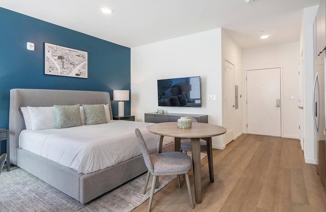 Landing | Stylish Studio, Rooftop Lounge, Pool