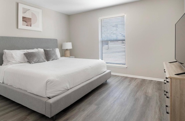 Landing | Stylish 1BD, Pool, Clubhouse