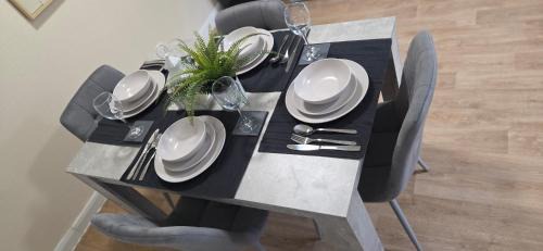 Langcliffe House - 3 Bed, Sleeps 5 - Garden, Parking & Wifi - Warwick