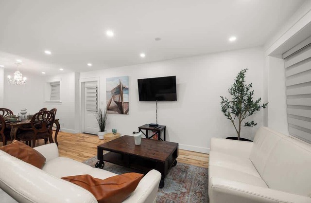 Langley ~ Modern Basement Suite !