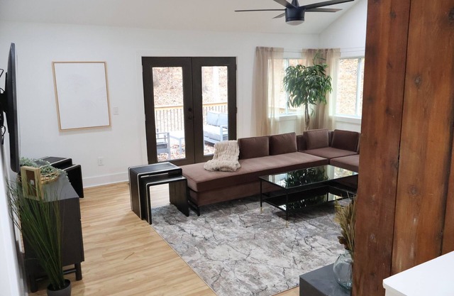 Lanier Living: Modern 3BR, 3BA Work-Live Retreat
