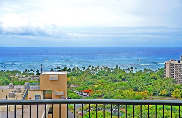 Lanikea at Waikiki - Luxus 2BR Suite mit Meer- und Parkblick